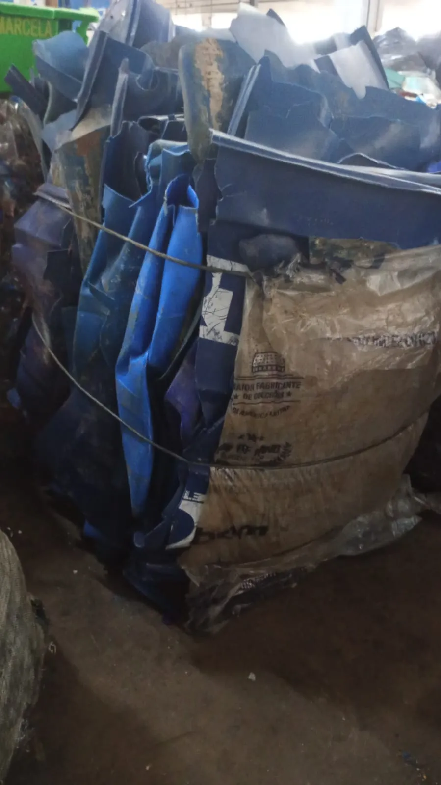 Fardo de plástico HDPE azul enfardado